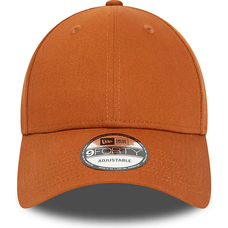 verstellbare-braune-9forty-essential-kappe-mit-gebogenem-schirm-von-new-era