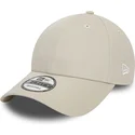 beige-verstellbare-9forty-essential-kappe-mit-gebogenem-schirm-von-new-era