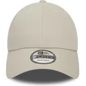 beige-verstellbare-9forty-essential-kappe-mit-gebogenem-schirm-von-new-era