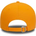 verstellbare-orangefarbene-kappe-mit-gebogenem-schirm-und-schwarzem-logo-9forty-league-essential-der-new-york-yankees-mlb-von-ne
