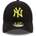 gorra-curva-negra-ajustable-con-logo-amarillo-9forty-league-essential-de-new-york-yankees-mlb-de-new-era