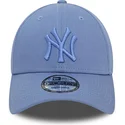 new-era-mlb-new-york-yankees-9forty-league-essential-verstellbare-blaue-kappe-mit-gebogenem-schirm-und-blauem-logo