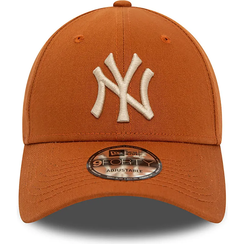 cepur-izliekta-bruns-regulejams-9forty-league-essential-no-new-york-yankees-mlb-no-new-era