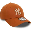 cepur-izliekta-bruns-regulejams-9forty-league-essential-no-new-york-yankees-mlb-no-new-era