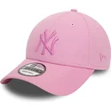 rosa-verstellbare-curved-cap-mit-rosa-logo-9forty-league-essential-der-new-york-yankees-mlb-von-new-era