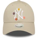 beige-verstellbare-damenkappe-9forty-flower-der-new-york-yankees-mlb-von-new-era