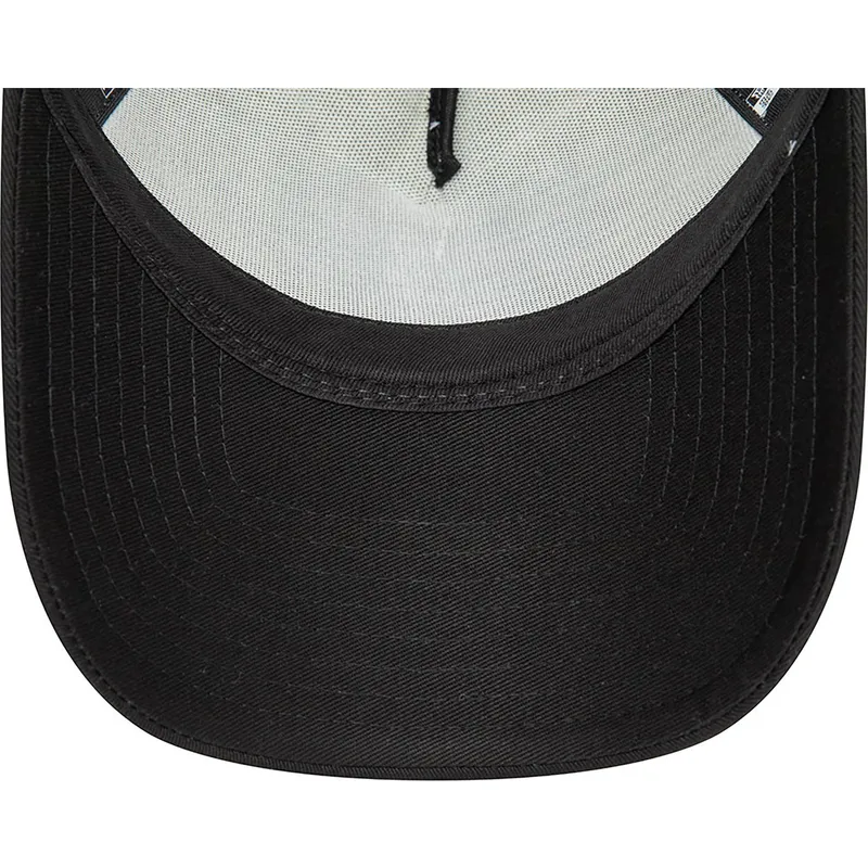 cepur-izliekta-truckeris-melns-snapback-a-frame-character-no-bugs-bunny-y-pato-lucas-looney-tunes-no-new-era