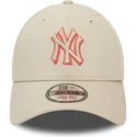 beige-verstellbare-9forty-team-outline-cap-der-new-york-yankees-mlb-von-new-era