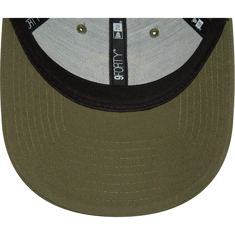 grune-verstellbare-9forty-seasonal-repreve-kappe-des-manchester-united-football-clubs-premier-league-von-new-era