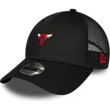 schwarze-verstellbare-9forty-home-field-trucker-kappe-der-chicago-bulls-nba-von-new-era