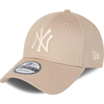 Böjd beige justerbar keps med beige logotyp 9FORTY League Essential från New York Yankees MLB av New Era