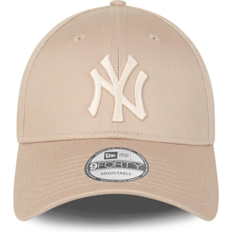 bezowa-regulowana-czapka-z-zakrzywionym-daszkiem-z-bezowym-logo-9forty-league-essential-new-york-yankees-mlb-new-era