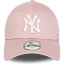 rosa-verstellbare-curved-cap-mit-rosa-logo-9forty-league-essential-der-new-york-yankees-mlb-von-new-era