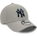 verstellbare-graue-kappe-mit-gebogenem-schirm-und-marineblauem-logo-9forty-diamond-era-essential-der-new-york-yankees-mlb-von-ne
