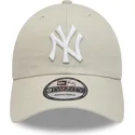 gorra-curva-beige-ajustable-9twenty-league-essential-de-new-york-yankees-mlb-de-new-era