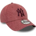 new-era-new-york-yankees-mlb-9forty-jersey-essential-verstellbare-kappe-mit-gebogenem-schirm-in-granatrot-mit-logo-in-granatrot
