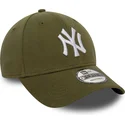verstellbare-grune-9forty-jersey-essential-kappe-mit-gebogenem-schirm-der-new-york-yankees-mlb-von-new-era