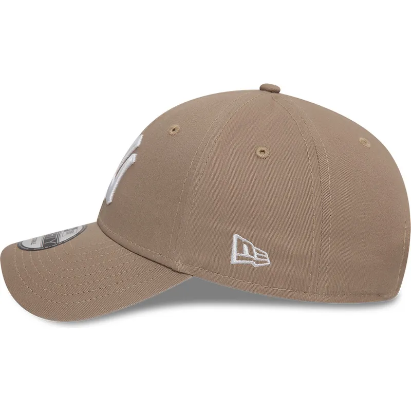 cap-izliekta-brown-adjustable-strap-claro-9forty-league-essential-no-new-york-yankees-mlb-no-new-era