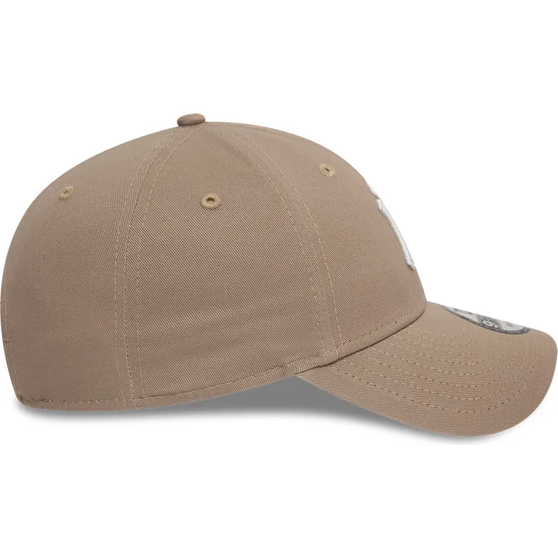 braune-verstellbare-curved-cap-9forty-league-essential-der-new-york-yankees-mlb-von-new-era
