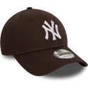 ciemnobrazowa-regulowana-czapka-z-daszkiem-9forty-league-essential-new-york-yankees-mlb-new-era