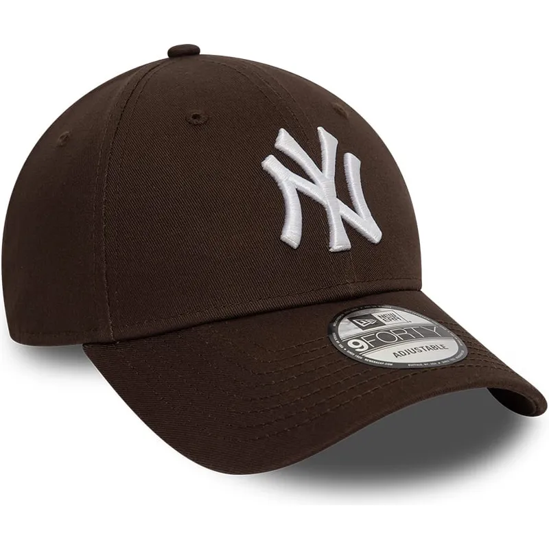morkbrun-justerbar-kurvad-keps-9forty-league-essential-fran-new-york-yankees-mlb-av-new-era