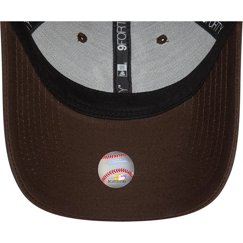 cepur-izliekta-bruns-regulejama-lente-9forty-league-essential-no-new-york-yankees-mlb-no-new-era