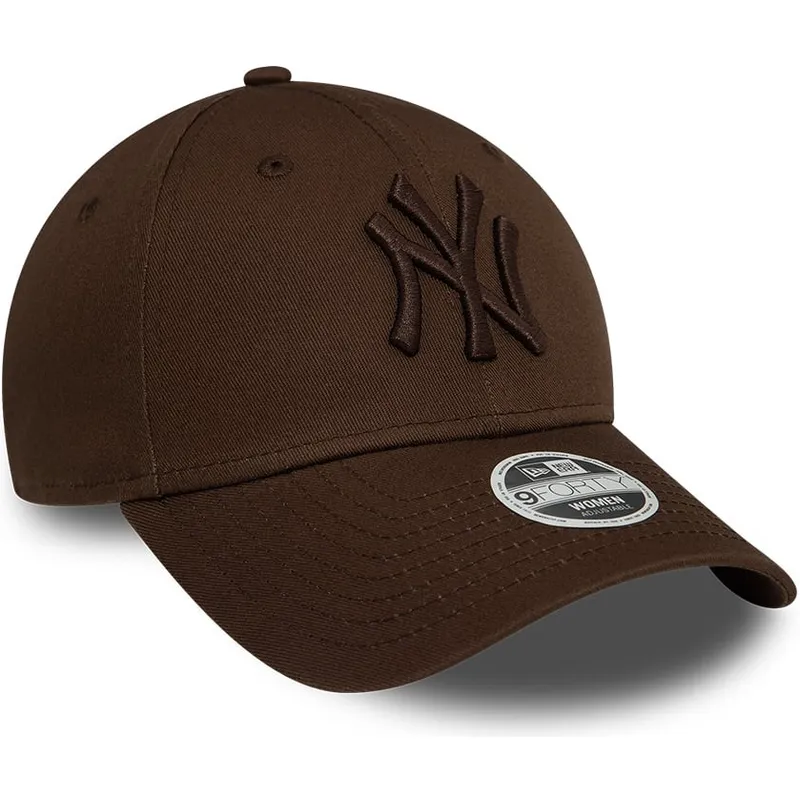 ciemnobrazowa-regulowana-czapka-z-daszkiem-z-ciemnobrazowym-logo-dla-kobiet-9forty-league-essential-new-york-yankees-mlb-new-era