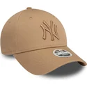 cap-izliekta-brown-adjustable-strap-claro-claro-9forty-league-essential-no-new-york-yankees-mlb-no-new-era