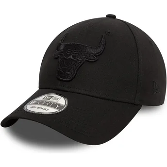 Schwarze verstellbare Curved Cap mit schwarzem Logo 9FORTY Essential von Chicago Bulls NBA von New Era