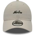 gorra-curva-beige-ajustable-9twenty-repreve-heritage-script-de-new-era