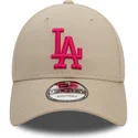 beige-verstellbare-kappe-mit-gebogenem-schirm-und-rosa-logo-9forty-league-essential-der-los-angeles-dodgers-mlb-von-new-era