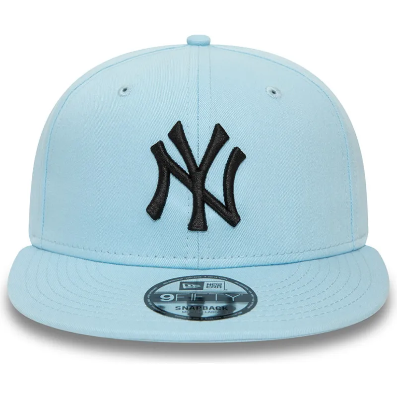 gorra-plana-azul-claro-snapback-con-logo-negro-9fifty-league-essential-de-new-york-yankees-mlb-de-new-era