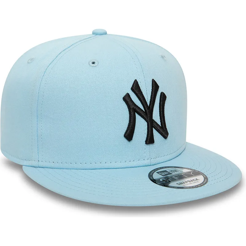 gorra-plana-azul-claro-snapback-con-logo-negro-9fifty-league-essential-de-new-york-yankees-mlb-de-new-era