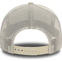beige-trucker-kappe-mit-weissem-logo-a-frame-league-essential-der-new-york-yankees-mlb-von-new-era