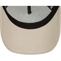 beige-trucker-kappe-mit-weissem-logo-a-frame-league-essential-der-new-york-yankees-mlb-von-new-era