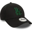 schwarze-verstellbare-kappe-mit-gebogenem-schirm-und-grunem-logo-9forty-team-outline-der-los-angeles-dodgers-mlb-von-new-era