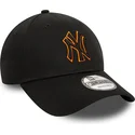 new-era-9forty-team-outline-new-york-yankees-mlb-verstellbare-schwarze-kappe-mit-gebogenem-schirm-und-orangefarbenem-logo