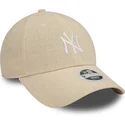 beige-gebogene-verstellbare-damenkappe-9forty-linen-der-new-york-yankees-mlb-von-new-era
