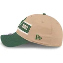 braune-und-grune-verstellbare-curved-cap-9twenty-draft-2024-der-milwaukee-bucks-nba-von-new-era