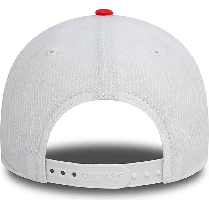 weisse-und-schwarze-gebogene-snapback-kappe-nico-hulkenberg-9forty-von-haas-f1-team-formula-1-von-new-era