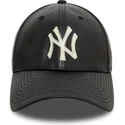 schwarze-verstellbare-curved-cap-9forty-leather-der-new-york-yankees-mlb-von-new-era