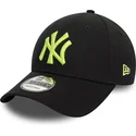 schwarze-verstellbare-kappe-mit-gebogenem-schirm-und-grunem-logo-9forty-league-essential-der-new-york-yankees-mlb-von-new-era