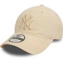beige-verstellbare-kappe-mit-gebogenem-schirm-und-beigem-logo-9twenty-league-essential-der-new-york-yankees-mlb-von-new-era