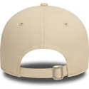 beige-verstellbare-kappe-mit-gebogenem-schirm-und-beigem-logo-9twenty-league-essential-der-new-york-yankees-mlb-von-new-era