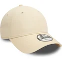 verstellbare-beige-gebogene-kappe-mit-rotem-logo-9forty-essential-von-new-era