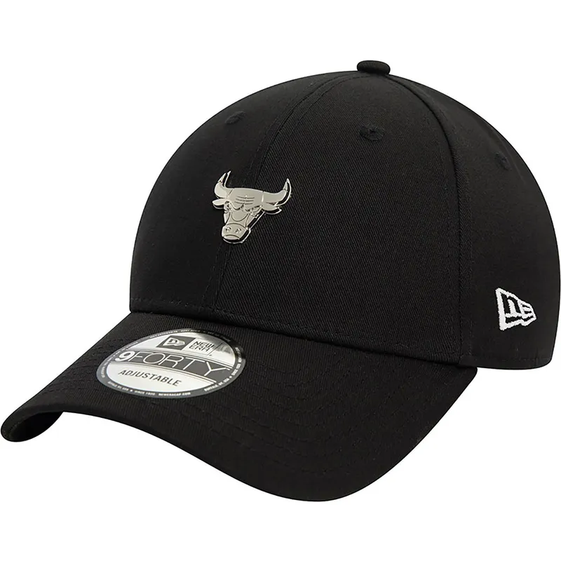 cepur-izliekta-melns-regulejams-9forty-metallic-pin-no-chicago-bulls-nba-no-new-era