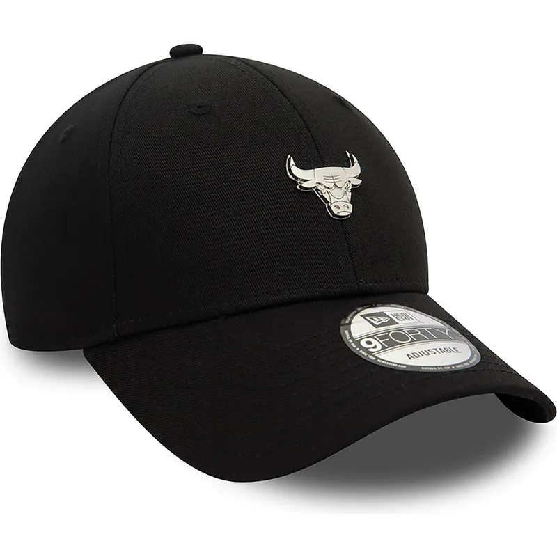 cepur-izliekta-melns-regulejams-9forty-metallic-pin-no-chicago-bulls-nba-no-new-era