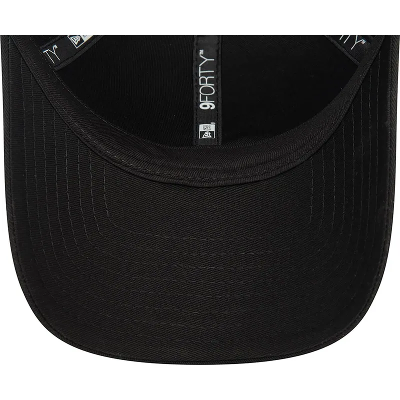 cepur-izliekta-melns-regulejams-9forty-metallic-pin-no-chicago-bulls-nba-no-new-era