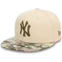new-era-mlb-new-york-yankees-9fifty-contrast-snapback-kappe-fur-kinder-in-beige-mit-grunem-logo
