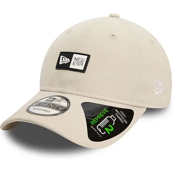 Beige verstellbare Curved Cap 9TWENTY REPREVE von New Era